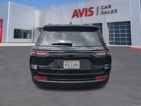 Used 2025 Jeep Grand Cherokee Altitude AWD/4WD image 6