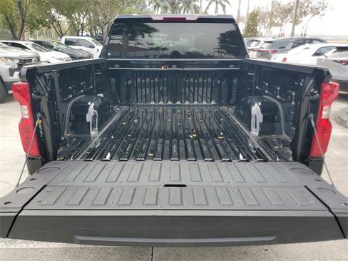 Used 2025 Chevrolet Silverado 1500 Custom image 9