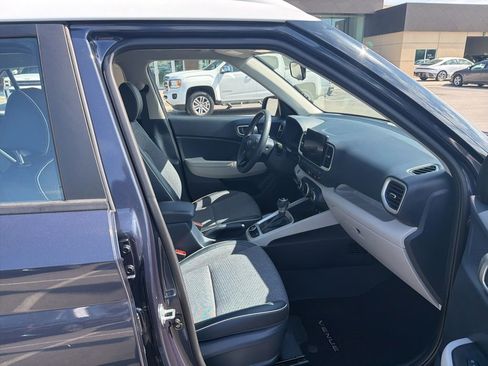 Certified 2025 Hyundai Venue Limited FWD image 20