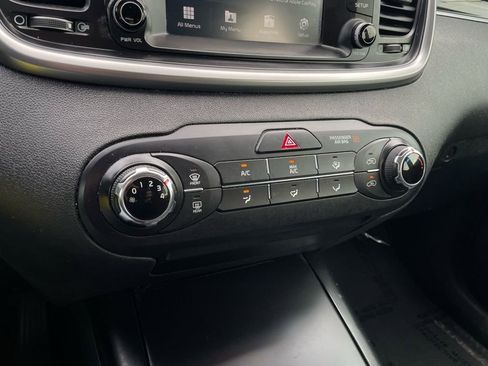Used 2019 Kia Sorento L image 18