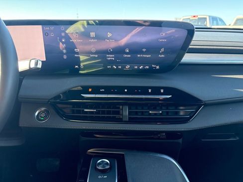 Used 2025 Buick Enclave Sport Touring image 23