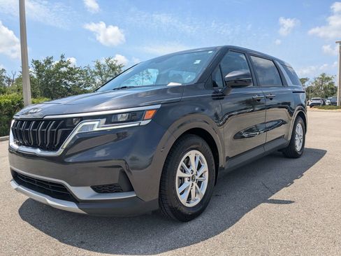 Used 2022 Kia Carnival LX FWD image 9