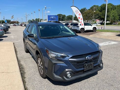 Used 2025 Subaru Outback Premium AWD/4WD image 2
