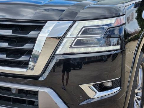 Used 2022 Nissan Armada SL w/ Captain's Chairs Package image 9