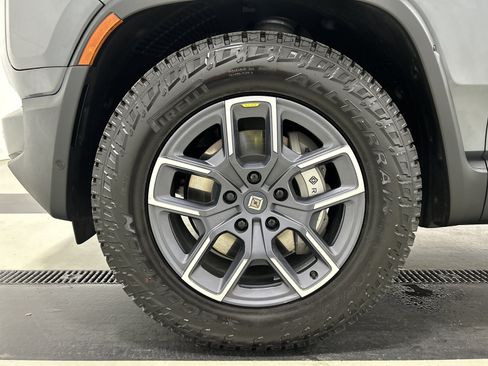 Used 2024 Rivian R1T Adventure AWD/4WD image 9