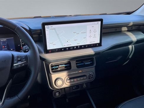 Used 2025 Ford Maverick Lobo image 6