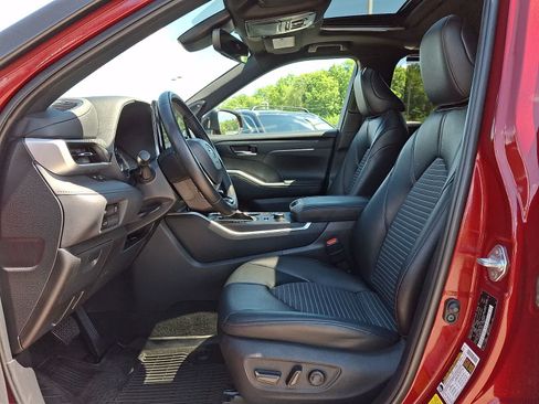 Certified 2024 Toyota Highlander XSE AWD/4WD image 18