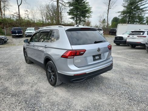 Used 2022 Volkswagen Tiguan SE image 3