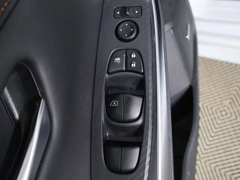 Used 2023 Nissan Sentra SR w/ SR Premium Package FWD image 35