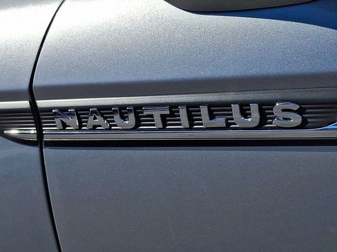 Certified 2020 Lincoln Nautilus Reserve image 30