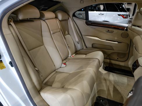Used 2015 Lexus LS 460 L RWD image 32