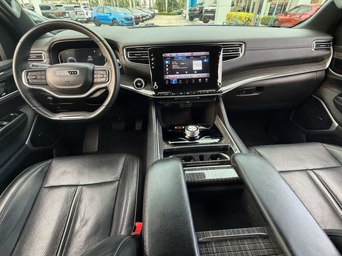 Used 2022 Jeep Wagoneer Series II RWD image 15