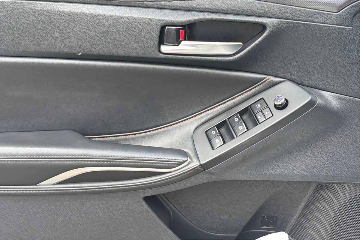 Used 2022 Toyota Avalon XSE FWD image 20