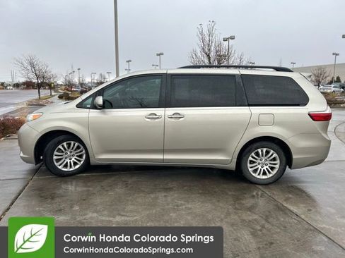 Used 2016 Toyota Sienna XLE image 4