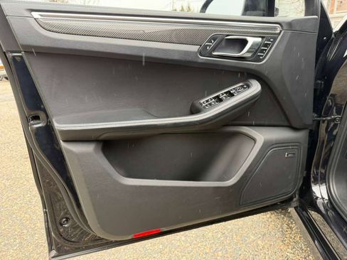 Used 2016 Porsche Macan Turbo image 11