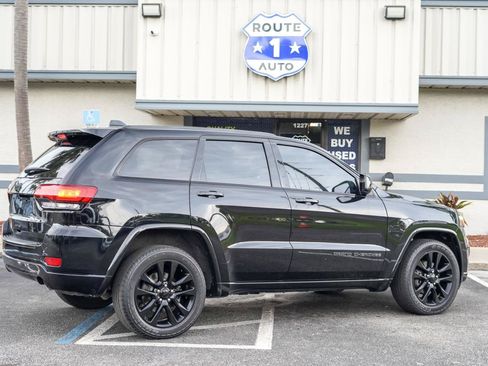 Used 2018 Jeep Grand Cherokee Altitude AWD/4WD image 4