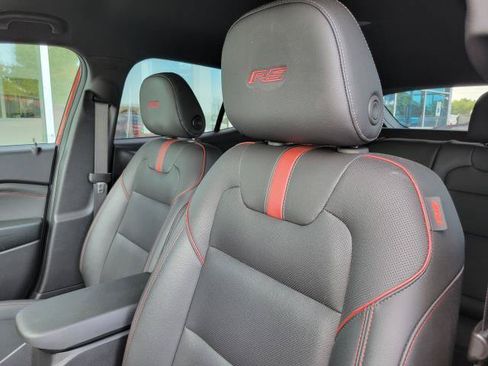 Used 2024 Chevrolet Trax RS FWD image 15