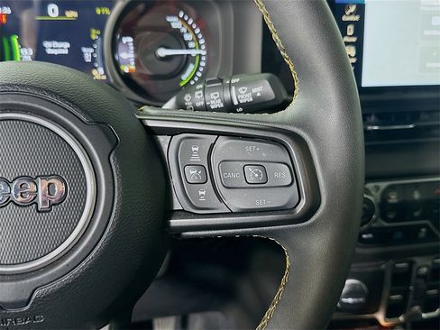 Used 2024 Jeep Wrangler Unlimited image 23