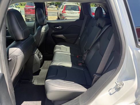 Used 2022 Jeep Cherokee Latitude Lux w/ Sun & Sound Group FWD image 8