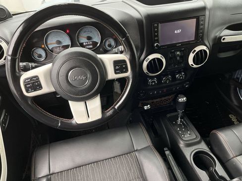 Used 2012 Jeep Wrangler Unlimited Sahara AWD/4WD image 4
