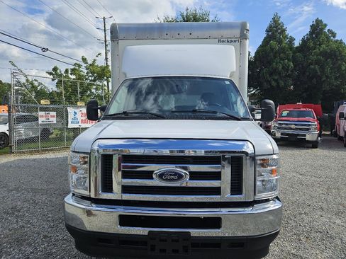 Used 2022 Ford E-450 and Econoline 450 Super Duty w/ Power Windows & Locks Group RWD image 8