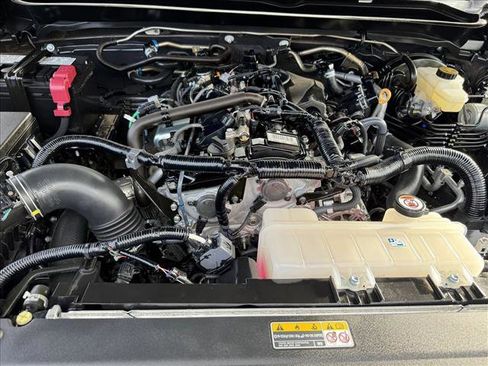 Certified 2025 Toyota Tacoma SR5 image 21