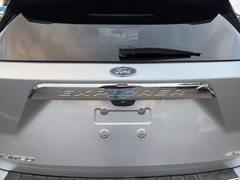 Used 2021 Ford Explorer Limited w/ Equipment Group 301A image 5