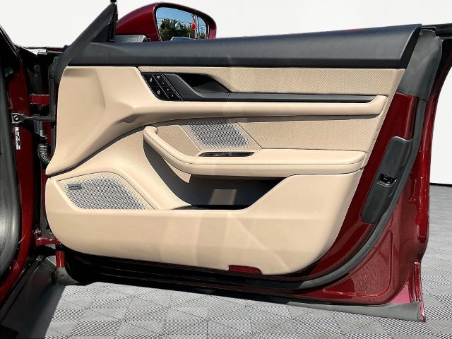 Used 2022 Porsche Taycan RWD image 27