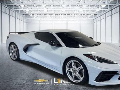 Used 2023 Chevrolet Corvette Stingray Premium Cpe w/ Z51 Performance Package RWD image 3