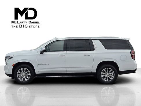 Used 2023 Chevrolet Suburban Premier image 3