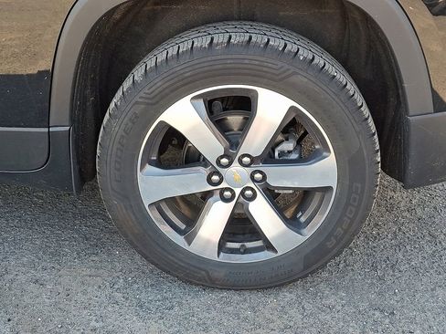 Used 2023 Chevrolet Traverse LT w/ LT Premium Package image 12