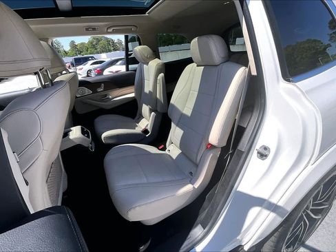 Used 2023 Mercedes-Benz GLS 450 4MATIC w/ AMG Line Exterior image 21