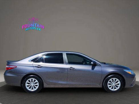 Used 2015 Toyota Camry LE image 6