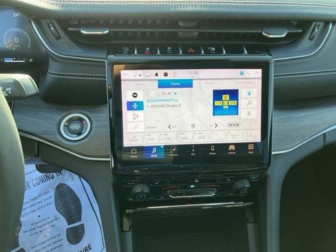 Used 2023 Jeep Grand Cherokee L Limited w/ Black Appearance Package image 17