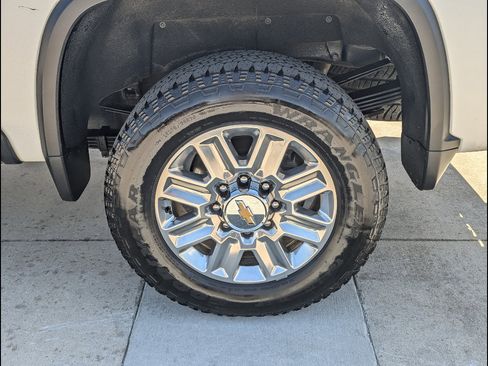 Used 2024 Chevrolet Silverado 2500 High Country w/ High Country Premium Package image 17