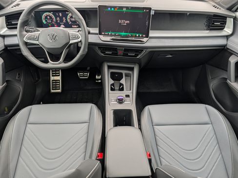 New 2026 Volkswagen Tiguan SE R-Line image 9