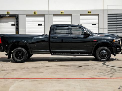 Used 2022 RAM 3500 Laramie w/ Night Edition image 20