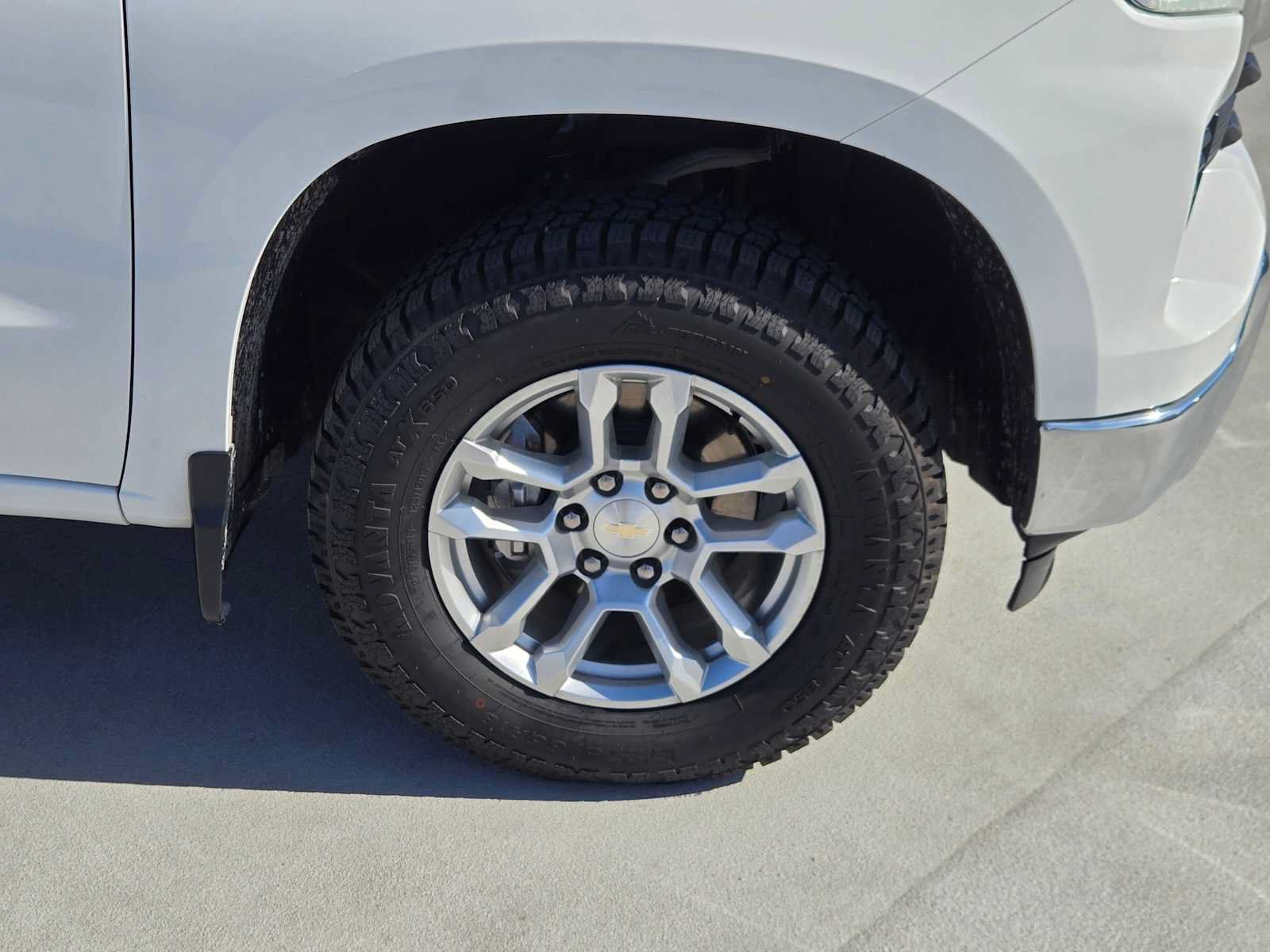 Used 2023 Chevrolet Silverado 1500 LT AWD/4WD image 9