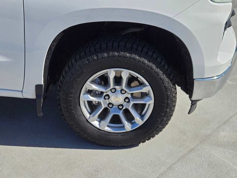 Used 2023 Chevrolet Silverado 1500 LT AWD/4WD image 9