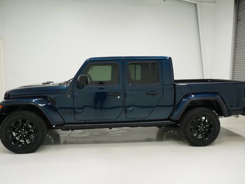 Used 2025 Jeep Gladiator Sport AWD/4WD image 7