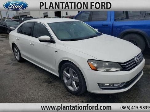 Used 2015 Volkswagen Passat 1.8T Limited Edition image 1