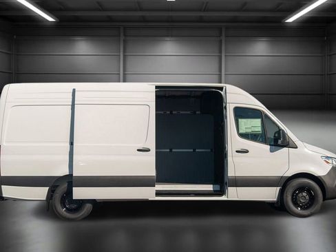 Used 2024 Mercedes-Benz Sprinter 2500 image 7