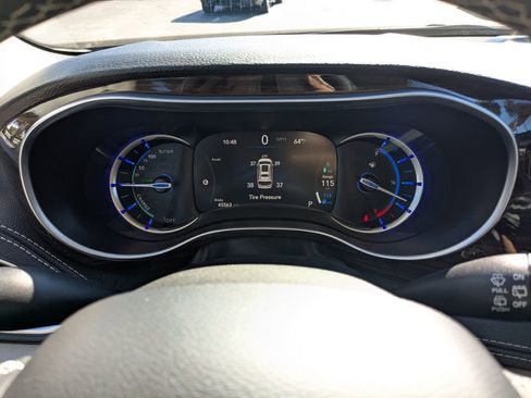 Used 2023 Chrysler Pacifica Limited image 31