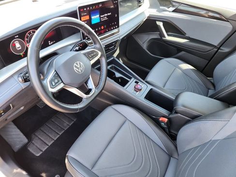 Certified 2025 Volkswagen Tiguan SE AWD/4WD image 10