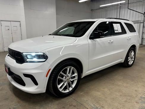Used 2024 Dodge Durango GT RWD image 3