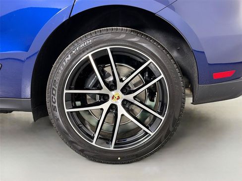 Certified 2026 Porsche Macan AWD/4WD image 12