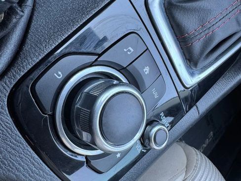 Used 2015 MAZDA MAZDA3 i Touring image 33