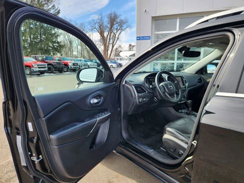Used 2019 Jeep Cherokee Limited image 22