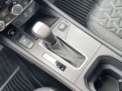 New 2025 Nissan Kicks SV image 15