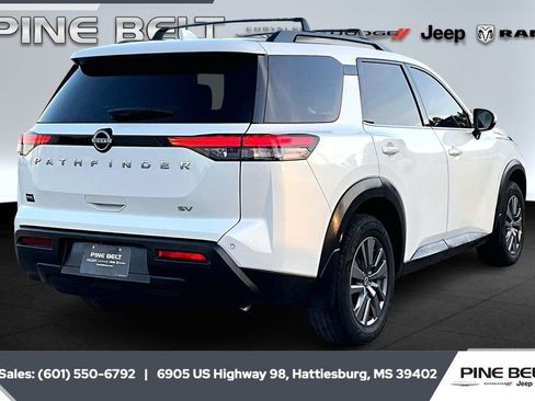 Used 2022 Nissan Pathfinder SV image 11